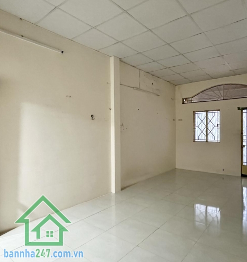 CHỈ 3,9 TỶ – HẺM 4M – CÁCH ÔTÔ ĐỖ VÀI CĂN – VÒNG XOAY LÊ ĐẠI HÀNH, ĐẦM SEN * DT 30m², sổ đẹp – chính chủ * Kết cấu 2 tầng: 2PN, 1WC * Vị trí vàng: 3 phút tới vòng xoay Lê Đại Hành, 4 phút tới chợ Đầm Sen, thông ra Bình Thới, Lạc Long Quân...