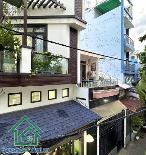 CHỈ 3,9 TỶ – HẺM 4M – CÁCH ÔTÔ ĐỖ VÀI CĂN – VÒNG XOAY LÊ ĐẠI HÀNH, ĐẦM SEN * DT 30m², sổ đẹp – chính chủ * Kết cấu 2 tầng: 2PN, 1WC * Vị trí vàng: 3 phút tới vòng xoay Lê Đại Hành, 4 phút tới chợ Đầm Sen, thông ra Bình Thới, Lạc Long Quân...