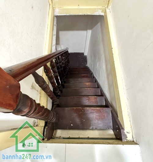 CHỈ 3,9 TỶ – HẺM 4M – CÁCH ÔTÔ ĐỖ VÀI CĂN – VÒNG XOAY LÊ ĐẠI HÀNH, ĐẦM SEN * DT 30m², sổ đẹp – chính chủ * Kết cấu 2 tầng: 2PN, 1WC * Vị trí vàng: 3 phút tới vòng xoay Lê Đại Hành, 4 phút tới chợ Đầm Sen, thông ra Bình Thới, Lạc Long Quân...
