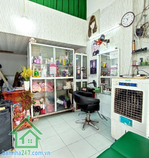 MẶT TIỀN BÌNH TÂN – 194M² – THU NHẬP HƠN 20TR/TH – CÁCH CHỢ 200M Vị trí đắc địa: Cách chợ Bình Trị Đông 200m, ngay đoạn sầm uất Trương Phước Phan, gần BX Miền Tây. 