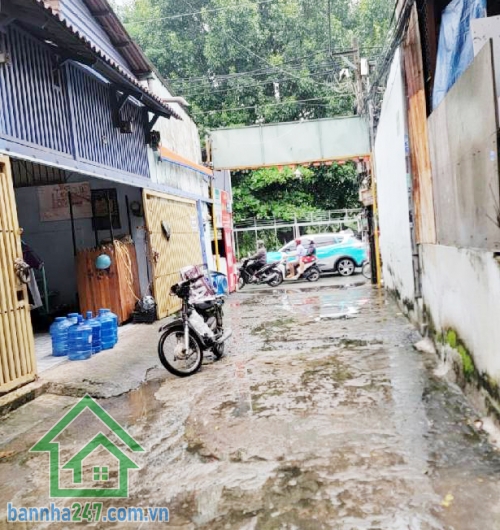 CHỈ 3,65 TỶ – NHÀ 4 TẦNG BTCT – SÁT AEON TÂN PHÚ – HẺM 3M – 3 PHÒNG NGỦ – 4WC Diện tích: 21.2m² (DTXD: 18.1m², DTSD: 72m²) Kết cấu: 1 trệt, 3 lầu, sân thượng, 3PN – 4WC