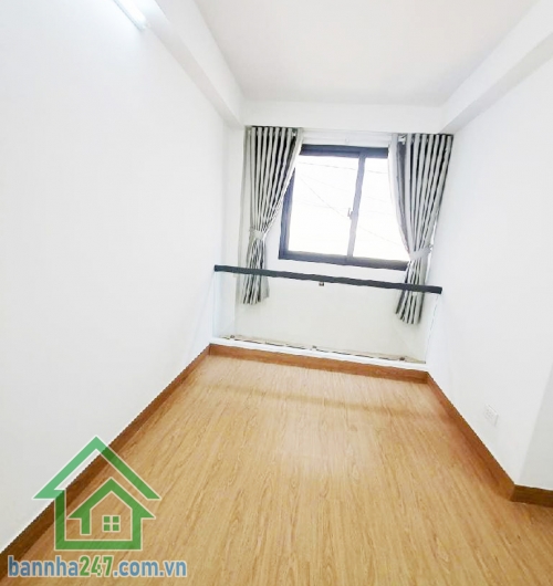 CHỈ 3,65 TỶ – NHÀ 4 TẦNG BTCT – SÁT AEON TÂN PHÚ – HẺM 3M – 3 PHÒNG NGỦ – 4WC Diện tích: 21.2m² (DTXD: 18.1m², DTSD: 72m²) Kết cấu: 1 trệt, 3 lầu, sân thượng, 3PN – 4WC
