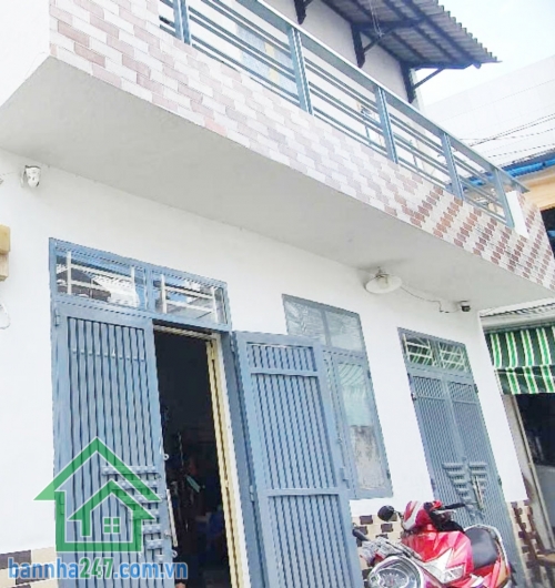 NHỈNH 4 TỶ - TÂN PHÚ - NHÀ NGANG 8.2M – 37m² (2 TẦNG) – 20M RA CÁCH MẠNG. Diện tích: 37m² (8.2 x 5m), sổ hồng riêng. Thiết kế: 1 trệt, 1 lầu, gồm 2 PN, 2 WC,