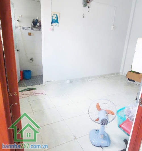 NHỈNH 4 TỶ - TÂN PHÚ - NHÀ NGANG 8.2M – 37m² (2 TẦNG) – 20M RA CÁCH MẠNG. Diện tích: 37m² (8.2 x 5m), sổ hồng riêng. Thiết kế: 1 trệt, 1 lầu, gồm 2 PN, 2 WC,