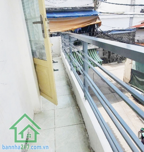 NHỈNH 4 TỶ - TÂN PHÚ - NHÀ NGANG 8.2M – 37m² (2 TẦNG) – 20M RA CÁCH MẠNG. Diện tích: 37m² (8.2 x 5m), sổ hồng riêng. Thiết kế: 1 trệt, 1 lầu, gồm 2 PN, 2 WC,