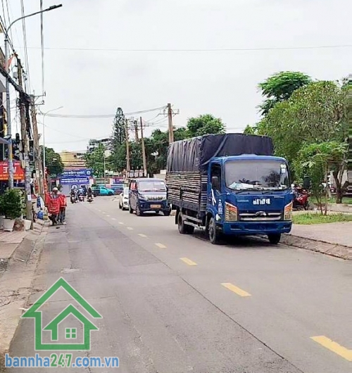 CHỈ 7,9 TỶ (TL) - NHÀ MẶT TIỀN LÂM CHÍ HIẾU – P. TÂY THẠNH Đối diện công viên D9, khu buôn bán – kinh doanh sầm uất bậc nhất Tân Phú. Diện tích: 4 x 11m. Kết cấu: 1 trệt, 1 lầu - 2PN lớn, 2WC, nhà mới đẹp – sạch sẽ – ở hoặc kinh doanh đều tốt. 
