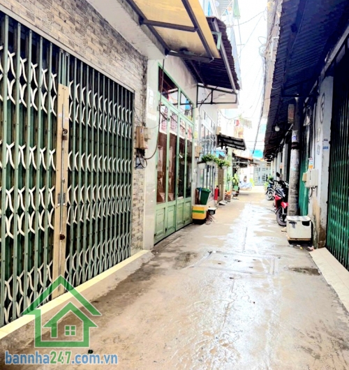CHỈ 3,04 TỶ – DT: 40M² – 2 TẦNG - VỪA Ở VỪA CHO THUÊ – HẺM BA GÁC – 1 CĂN Ở + 1 CĂN CHO THUÊ Nhà công nhận đủ 40m² đất ở, thiết kế thông minh: 1 căn để ở + 1 căn cho thuê