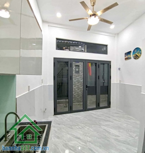 CHỈ 2.9 TỶ – NHÀ MỚI 4 TẦNG – ÂU CƠ, TÂN BÌNH – GIÁP Q.10, Q.11 - 3PN, 3WC * DT: 16m² (3.5x5m) – không quy hoạch * Kết cấu: 4 tầng, 3PN, 3WC, đang hoàn thiện.