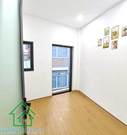 CHỈ 2.9 TỶ – NHÀ MỚI 4 TẦNG – ÂU CƠ, TÂN BÌNH – GIÁP Q.10, Q.11 - 3PN, 3WC * DT: 16m² (3.5x5m) – không quy hoạch * Kết cấu: 4 tầng, 3PN, 3WC, đang hoàn thiện.