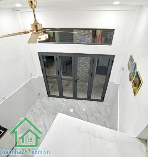 CHỈ 2.9 TỶ – NHÀ MỚI 4 TẦNG – ÂU CƠ, TÂN BÌNH – GIÁP Q.10, Q.11 - 3PN, 3WC * DT: 16m² (3.5x5m) – không quy hoạch * Kết cấu: 4 tầng, 3PN, 3WC, đang hoàn thiện.