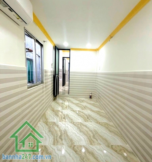 CHỈ 2.75 TỶ – SIÊU PHẨM 2 TẦNG MỚI – SÁT MẶT TIỀN LÊ ĐẠI HÀNH – SỔ RIÊNG – DT 21M² (DTSĐ 42M²) * Kết cấu 2 tầng: 2PN – 2WC * Nhà mới cứng, chủ tặng 2 máy lạnh