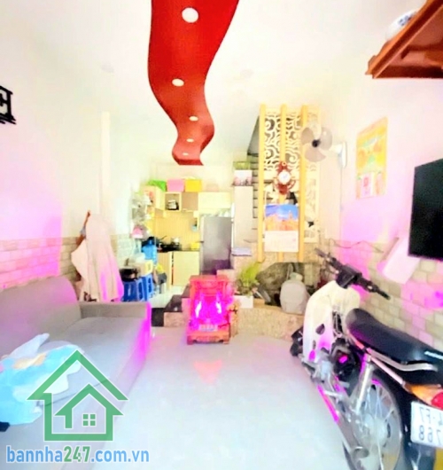 CHỈ 3,1 TỶ – NHÀ NỞ HẬU – HẺM BA GÁC – CÁCH 3 CĂN RA MẶT TIỀN PHAN VĂN NĂM – TÂN PHÚ – 21m² – 2 TẦNG – ĐANG CHO THUÊ 5TR/THÁNG Nhà nở hậu tài lộc, vào ở ngay