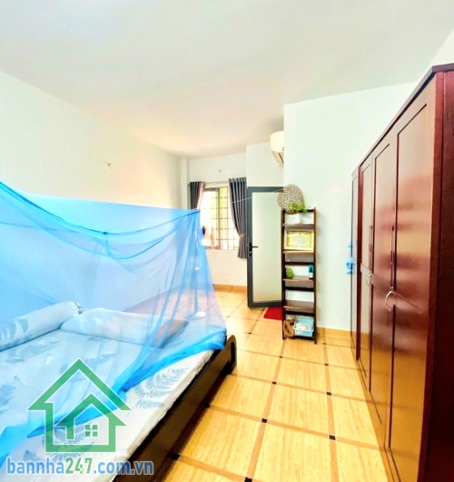 CHỈ 9,45 TỶ – HẺM XE TẢI – XE HƠI ĐẬU TRONG NHÀ – KHU AEON TÂN PHÚ - 5PN – 5WC * Diện tích: 70m² (4 x 17,5m) – vuông A4 * Kết cấu: 4 tầng BTCT *  1 trệt, 2 lầu, sân thượng trước & sau -  5 PN – 5 WC, thiết kế lệch tầng, ban công thoáng