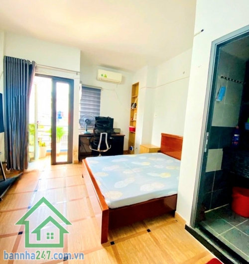 CHỈ 9,45 TỶ – HẺM XE TẢI – XE HƠI ĐẬU TRONG NHÀ – KHU AEON TÂN PHÚ - 5PN – 5WC * Diện tích: 70m² (4 x 17,5m) – vuông A4 * Kết cấu: 4 tầng BTCT *  1 trệt, 2 lầu, sân thượng trước & sau -  5 PN – 5 WC, thiết kế lệch tầng, ban công thoáng