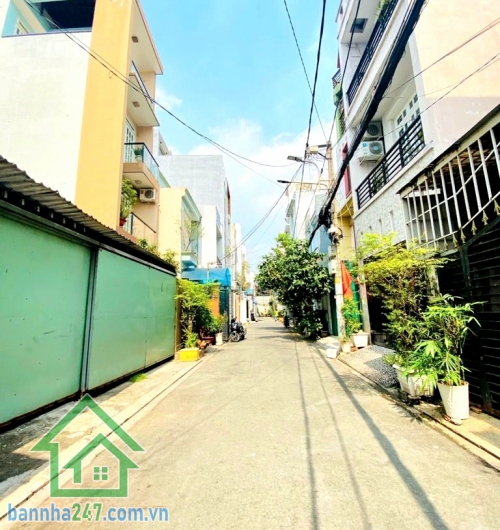 CHỈ 9,45 TỶ – HẺM XE TẢI – XE HƠI ĐẬU TRONG NHÀ – KHU AEON TÂN PHÚ - 5PN – 5WC * Diện tích: 70m² (4 x 17,5m) – vuông A4 * Kết cấu: 4 tầng BTCT *  1 trệt, 2 lầu, sân thượng trước & sau -  5 PN – 5 WC, thiết kế lệch tầng, ban công thoáng