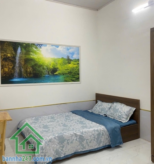 BÁN NHÀ TRUNG TÂM QUẬN TÂN BÌNH – CÁCH SÂN BAY TÂN SƠN NHẤT 3 PHÚT – CHỈ 5,3 TỶ (Bớt lộc) * Diện tích: 52,6m2. * Kết cấu: 3 tầng (1 trệt, 1 lầu, sân thượng), gồm 4 PN + 4WC.  Mob 0933 144 037