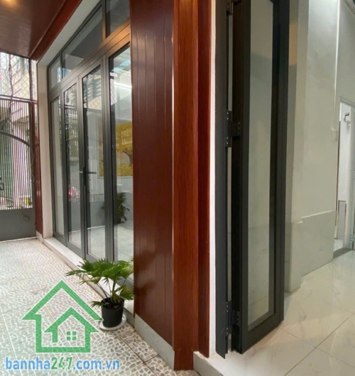BÁN NHÀ TRUNG TÂM QUẬN TÂN BÌNH – CÁCH SÂN BAY TÂN SƠN NHẤT 3 PHÚT – CHỈ 5,3 TỶ (Bớt lộc) * Diện tích: 52,6m2. * Kết cấu: 3 tầng (1 trệt, 1 lầu, sân thượng), gồm 4 PN + 4WC.  Mob 0933 144 037