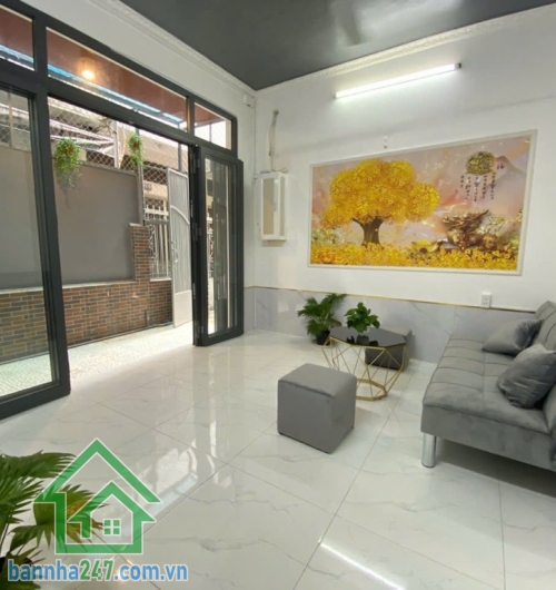 BÁN NHÀ TRUNG TÂM QUẬN TÂN BÌNH – CÁCH SÂN BAY TÂN SƠN NHẤT 3 PHÚT – CHỈ 5,3 TỶ (Bớt lộc) * Diện tích: 52,6m2. * Kết cấu: 3 tầng (1 trệt, 1 lầu, sân thượng), gồm 4 PN + 4WC.  Mob 0933 144 037