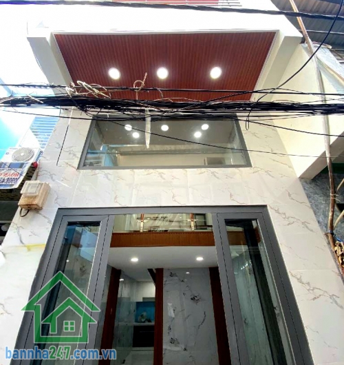 NHÀ 3 TẦNG – GẦN VÒNG XOAY LÊ ĐẠI HÀNH – Q.11 DT đất: 24m² (3x8), DT sàn 48.6m². Kết cấu: Trệt + lửng + 1 lầu, 4PN (3 kín + 1 hở), 2WC. Vị trí: Hẻm 3m thông.