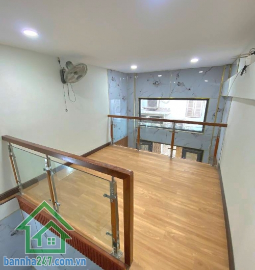NHÀ 3 TẦNG – GẦN VÒNG XOAY LÊ ĐẠI HÀNH – Q.11 DT đất: 24m² (3x8), DT sàn 48.6m². Kết cấu: Trệt + lửng + 1 lầu, 4PN (3 kín + 1 hở), 2WC. Vị trí: Hẻm 3m thông.