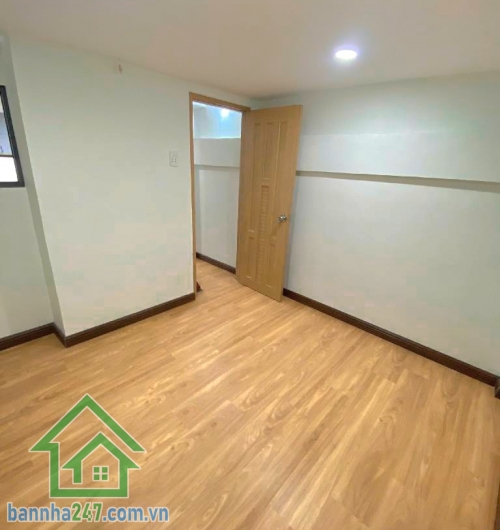 NHÀ 3 TẦNG – GẦN VÒNG XOAY LÊ ĐẠI HÀNH – Q.11 DT đất: 24m² (3x8), DT sàn 48.6m². Kết cấu: Trệt + lửng + 1 lầu, 4PN (3 kín + 1 hở), 2WC. Vị trí: Hẻm 3m thông.