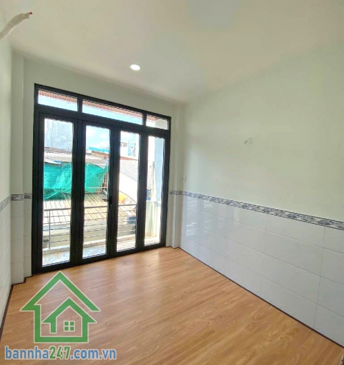NHÀ 3 TẦNG – GẦN VÒNG XOAY LÊ ĐẠI HÀNH – Q.11 DT đất: 24m² (3x8), DT sàn 48.6m². Kết cấu: Trệt + lửng + 1 lầu, 4PN (3 kín + 1 hở), 2WC. Vị trí: Hẻm 3m thông.