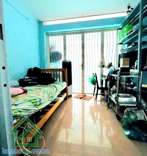 CHỈ 4,5 TỶ - NHÀ ĐẸP HXH PHƯỜNG 6 - TÂN BÌNH - DT 20/25M² - 4 TẦNG - 3PN - 4WC Kết cấu 1 trệt, 1 lửng, 2 lầu. Gồm 3PN, 4WC, phòng khách, bếp, đầy đủ công năng.