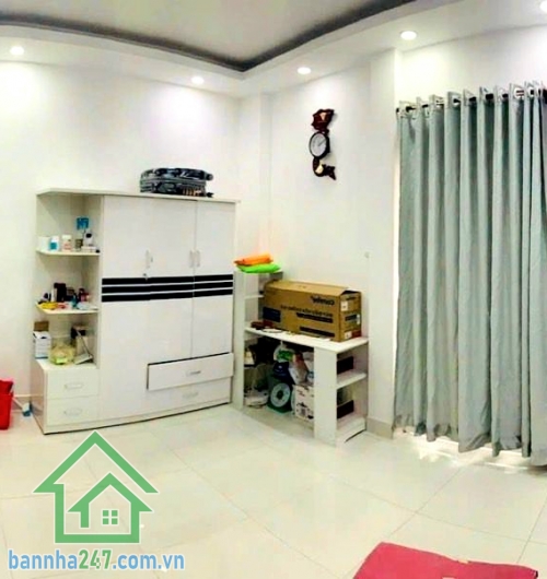 CHỈ 6,4 TỶ – HXH HỒ THỊ KỶ – 5 TẦNG BTCT – DÒNG TIỀN 17TR/THÁNG - TẶNG FULL NỘI THẤT CAO CẤP – TRUNG TÂM Q10 - 3PN – 4WC Diện tích: 23m² (DTSD: 83m²) Kết cấu: 5 tầng BTCT kiên cố – có sân thượng Công năng: 3PN – 4WC – phòng khách – bếp – ban công Tặng nội