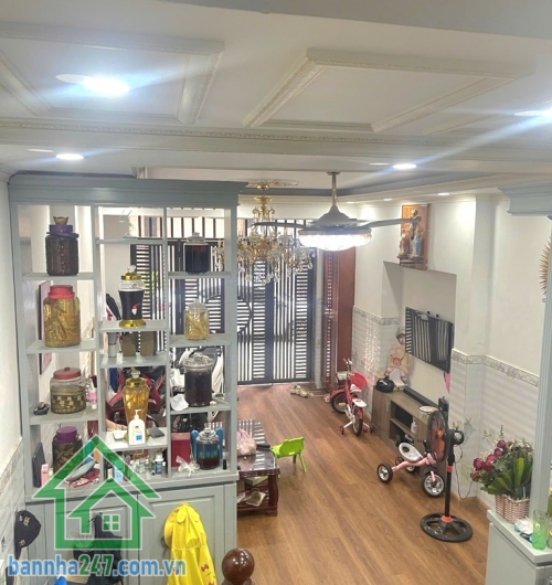 CHỈ 15,5 TỶ – MTKD LÊ TRỌNG TẤN – QUẬN TÂN PHÚ – DT: 4x27M – ĐƯỜNG 24M * Diện tích: 108m² vuông vức – thuận tiện xây cao tầng * Nhà đẹp, vị trí kinh doanh cực thịnh.