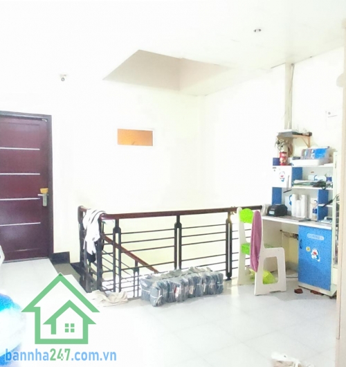 BÁN NHÀ 2 TẦNG – HẺM XE HƠI – PHÚ THỌ HÒA – NHỈNH 7 TỶ – SỔ RIÊNG  Vị trí: Trung tâm Phú Thọ Hòa – gần chợ Vải, phố ẩm thực, trường học & tiện ích đầy đủ. 