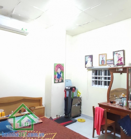 BÁN NHÀ 2 TẦNG – HẺM XE HƠI – PHÚ THỌ HÒA – NHỈNH 7 TỶ – SỔ RIÊNG  Vị trí: Trung tâm Phú Thọ Hòa – gần chợ Vải, phố ẩm thực, trường học & tiện ích đầy đủ. 