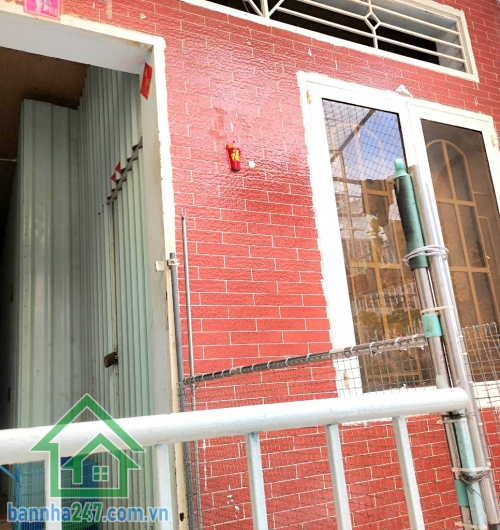 CHỈ 7,4 TỶ – LẠC LONG QUÂN – QUẬN 11 - DT 67M² (4 x 17) – 2 TẦNG – 5PN – HẺM 3 GÁC Thông tin chi tiết: • Diện tích: 4m x 17m – công nhận đủ 67m² • Kết cấu: 1 trệt + 1 lầu • Công năng hiện tại: 5 PN – 2 WC 