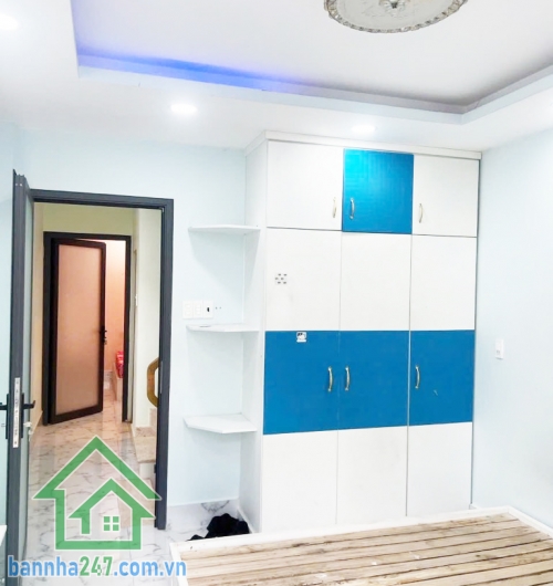 CHỈ 8,18 TỶ – NHÀ 5 TẦNG BTCT – HẺM 4M HỒ THỊ KỶ – QUẬN 10 – TRUNG TÂM ẨM THỰC VÀ HOA Diện tích: 3,3 x 10m, diện tích sử dụng 165m² Kết cấu: 5 tầng kiên cố, 5PN - 4WC. 
