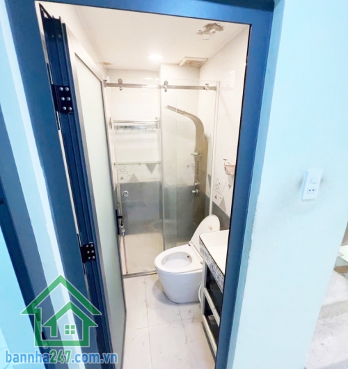 CHỈ 8,18 TỶ – NHÀ 5 TẦNG BTCT – HẺM 4M HỒ THỊ KỶ – QUẬN 10 – TRUNG TÂM ẨM THỰC VÀ HOA Diện tích: 3,3 x 10m, diện tích sử dụng 165m² Kết cấu: 5 tầng kiên cố, 5PN - 4WC. 