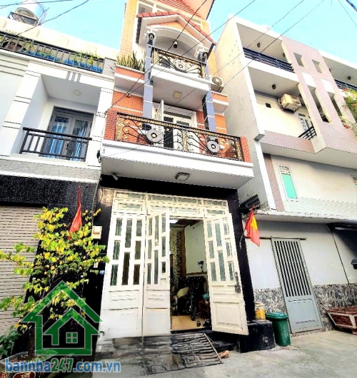 CHỈ 5,8 TỶ – SIÊU PHẨM 4 TẦNG – HẺM 7M – GẦN AEON MALL - DT: 42m² (4x11)m – 4PN – 4WC – BTCT kiên cố Nhà 4 tầng BTCT, xây kiên cố – 4PN, 4WC, ban công thoáng.