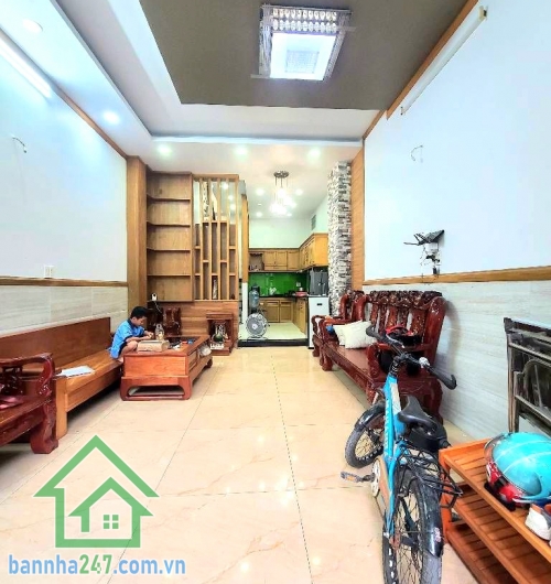 CHỈ 5,8 TỶ – SIÊU PHẨM 4 TẦNG – HẺM 7M – GẦN AEON MALL - DT: 42m² (4x11)m – 4PN – 4WC – BTCT kiên cố Nhà 4 tầng BTCT, xây kiên cố – 4PN, 4WC, ban công thoáng.