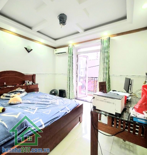 CHỈ 5,8 TỶ – SIÊU PHẨM 4 TẦNG – HẺM 7M – GẦN AEON MALL - DT: 42m² (4x11)m – 4PN – 4WC – BTCT kiên cố Nhà 4 tầng BTCT, xây kiên cố – 4PN, 4WC, ban công thoáng.