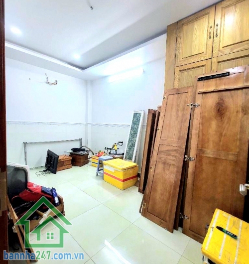 CHỈ 5,8 TỶ – SIÊU PHẨM 4 TẦNG – HẺM 7M – GẦN AEON MALL - DT: 42m² (4x11)m – 4PN – 4WC – BTCT kiên cố Nhà 4 tầng BTCT, xây kiên cố – 4PN, 4WC, ban công thoáng.