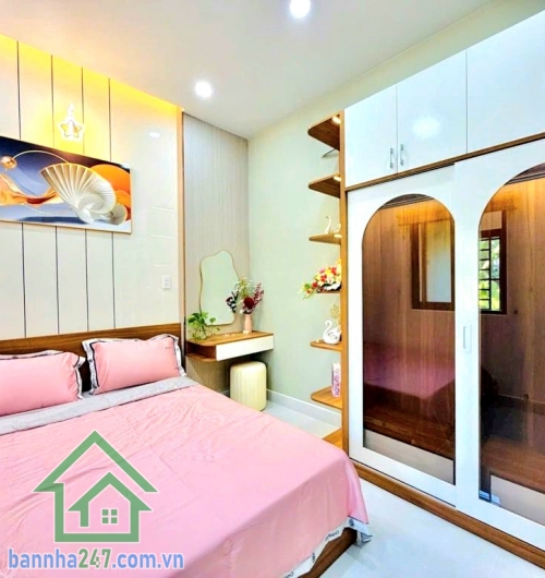 CHỈ 4,85 TỶ – NHÀ MỚI FULL NỘI THẤT – NGAY HÃNG XE MERCEDES- CẠNH MẶT TIỀN – VÀI CĂN RA HẺM XE HƠI – VÀO Ở ĐÓN TẾT NGAY Diện tích: 36–37m² Ngang 4,3m – nở hậu