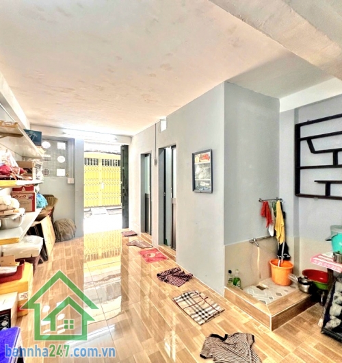 NHỈNH 9 TỶ – HAI MẶT TIỀN KINH DOANH – KHU ẨM THỰC HỒ THỊ KỶ – QUẬN 10 Vị trí: Trung tâm Quận 10, khu chợ hoa – ẩm thực Hồ Thị Kỷ, cực kỳ sầm uất, khách qua lại.