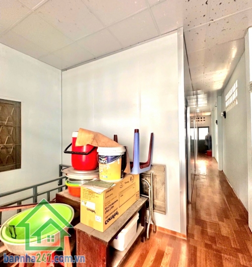 NHỈNH 9 TỶ – HAI MẶT TIỀN KINH DOANH – KHU ẨM THỰC HỒ THỊ KỶ – QUẬN 10 Vị trí: Trung tâm Quận 10, khu chợ hoa – ẩm thực Hồ Thị Kỷ, cực kỳ sầm uất, khách qua lại.
