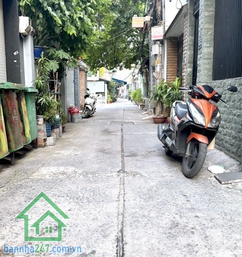 BÁN NHÀ 3 TẦNG – CHỢ VẢI PHÚ THỌ HÒA – HẺM Ô TÔ – NHÀ MỚI – CHỈ 6,4 TỶ  Vị trí: Trung tâm Phú Thọ Hòa – gần chợ Vải – di chuyển dễ dàng ra Lũy Bán Bích - Âu Cơ