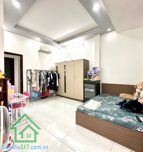 BÁN NHÀ 3 TẦNG – CHỢ VẢI PHÚ THỌ HÒA – HẺM Ô TÔ – NHÀ MỚI – CHỈ 6,4 TỶ  Vị trí: Trung tâm Phú Thọ Hòa – gần chợ Vải – di chuyển dễ dàng ra Lũy Bán Bích - Âu Cơ