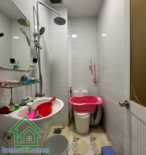 BÁN NHÀ 3 TẦNG – CHỢ VẢI PHÚ THỌ HÒA – HẺM Ô TÔ – NHÀ MỚI – CHỈ 6,4 TỶ  Vị trí: Trung tâm Phú Thọ Hòa – gần chợ Vải – di chuyển dễ dàng ra Lũy Bán Bích - Âu Cơ