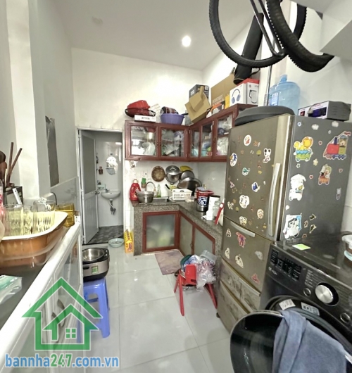 HẺM Ô TÔ – NGAY AEON MALL – NHÀ 2 TẦNG – CHỈ 2.7 TỶ DTSD: 31.5m² (1 trệt 1 lầu – 2PN, 2WC, PK, bếp) Hẻm ô tô rộng, dân trí cao, gần Aeon Mall, Celadon City, chợ Tân Hương.