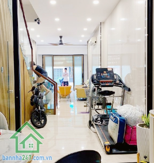 CHỈ 18,3 TỶ – NHÀ MỚI MẶT TIỀN ĐƯỜNG TRUNG TÂM QUẬN 11 – 4 TẦNG – 4PN, 5WC  Diện tích: 57m² (3.65 x 13m), sổ vuông vức. Kết cấu: 1 trệt, 3 lầu, gồm 4PN, 5WC