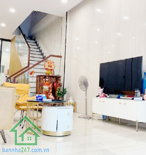 CHỈ 18,3 TỶ – NHÀ MỚI MẶT TIỀN ĐƯỜNG TRUNG TÂM QUẬN 11 – 4 TẦNG – 4PN, 5WC  Diện tích: 57m² (3.65 x 13m), sổ vuông vức. Kết cấu: 1 trệt, 3 lầu, gồm 4PN, 5WC