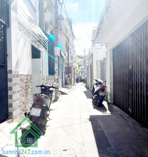CHỈ 5,55 TỶ – NHÀ 3 TẦNG TRUNG TÂM QUẬN 11 – THÁI PHIÊN – NHÀ ĐẸP Ở NGAY - - 2PN – 2WC.  Diện tích: 39/44m² (3.5 x 13)m Kết cấu: 3 Tầng (1 trệt, 1 lầu, sân thượng), 2PN – 2WC.