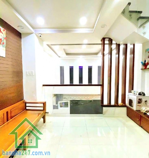 CHỈ 8 TỶ - NHÀ 4 TẦNG – HXH THÔNG – NGAY TÔ HIỆU & HÒA BÌNH – TÂN PHÚ - 3PN - 2WC Diện tích: 52m² (4 x 13m) – đất vuông vức, công nhận đủ Kết cấu: 1 trệt + 1 lửng + 2 lầu (4 tầng BTCT) 3 PN - 2 WC 