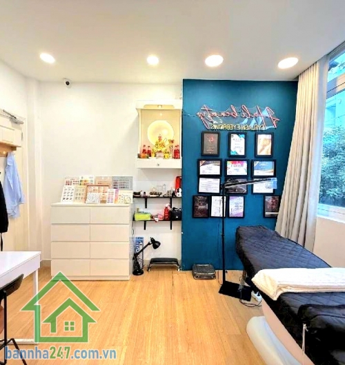 CHỈ 7,9 TỶ (TL) - HẺM NHỰA 8M THÔNG – KINH DOANH TỐT – TÂN PHÚ - CẦU XÉO – GIÁP GÒ DẦU & TÂN KỲ TÂN QUÝ Diện tích: 65m² (4 x 16.1m) – đất vuông vức, công nhận công nhận đủ. Kết cấu: 2 tầng 3 PN - 2 WC. Nhà đẹp, bố trí hợp lý, dọn vào ở ngay Hẻm nhựa 8